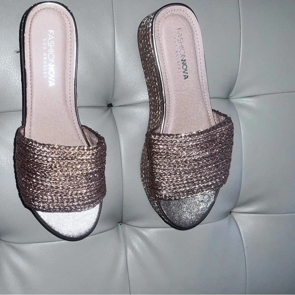 preowned sandals